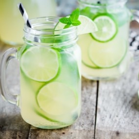 Limonkowa woda z miętą